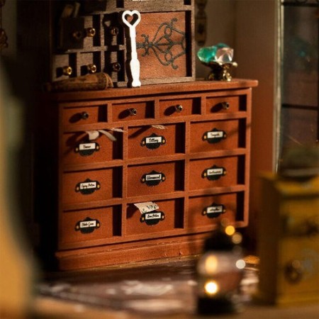 Rolife DIY - Kiki's Magic Emporium | Kit de Miniaturas