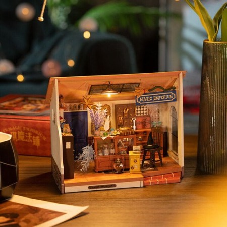 Rolife DIY - Kiki's Magic Emporium | Kit de Miniaturas